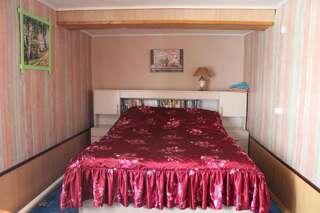 Гостиница Guest House on Atlasova Великий Устюг Двухместный номер с 1 кроватью и общей ванной комнатой-4