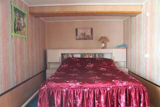Гостиница Guest House on Atlasova Великий Устюг Двухместный номер с 1 кроватью и общей ванной комнатой-7