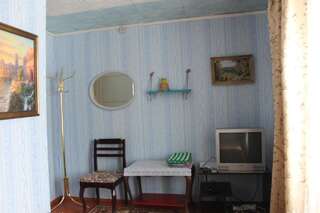 Гостиница Guest House on Atlasova Великий Устюг Двухместный номер с 1 кроватью и общей ванной комнатой-2